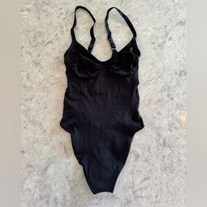 SKIMS Seamless Sculpt Thong Bodysuit. Color ONYX size Medium